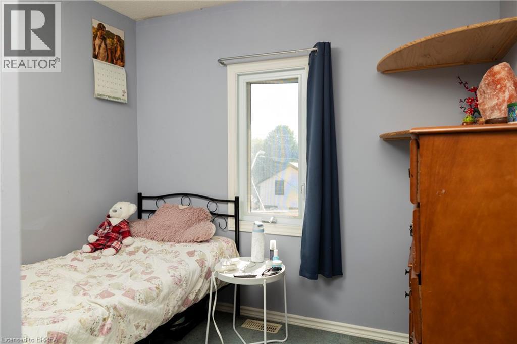 Photo 14 of 47 Walnut Street, Brantford ON