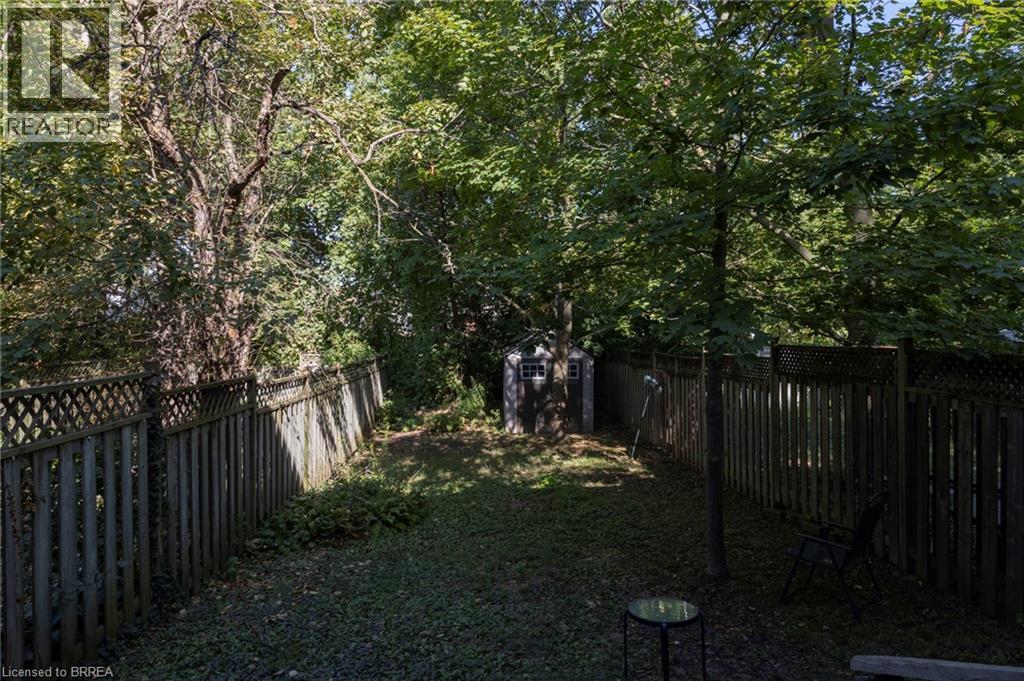 Photo 3 of 47 Walnut Street, Brantford ON
