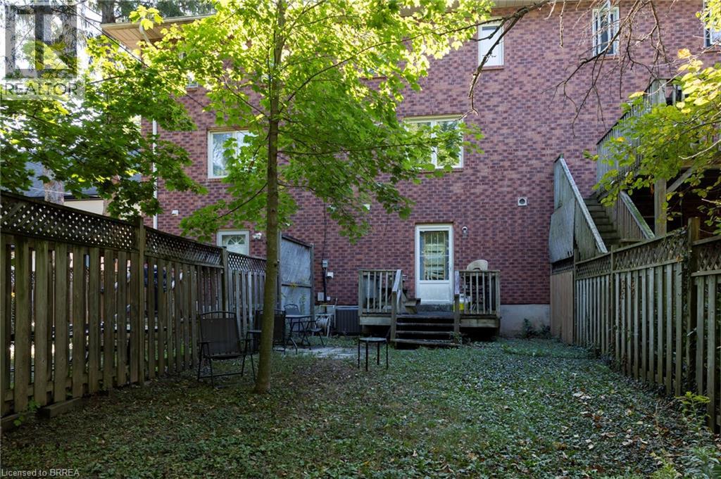 Photo 4 of 47 Walnut Street, Brantford ON