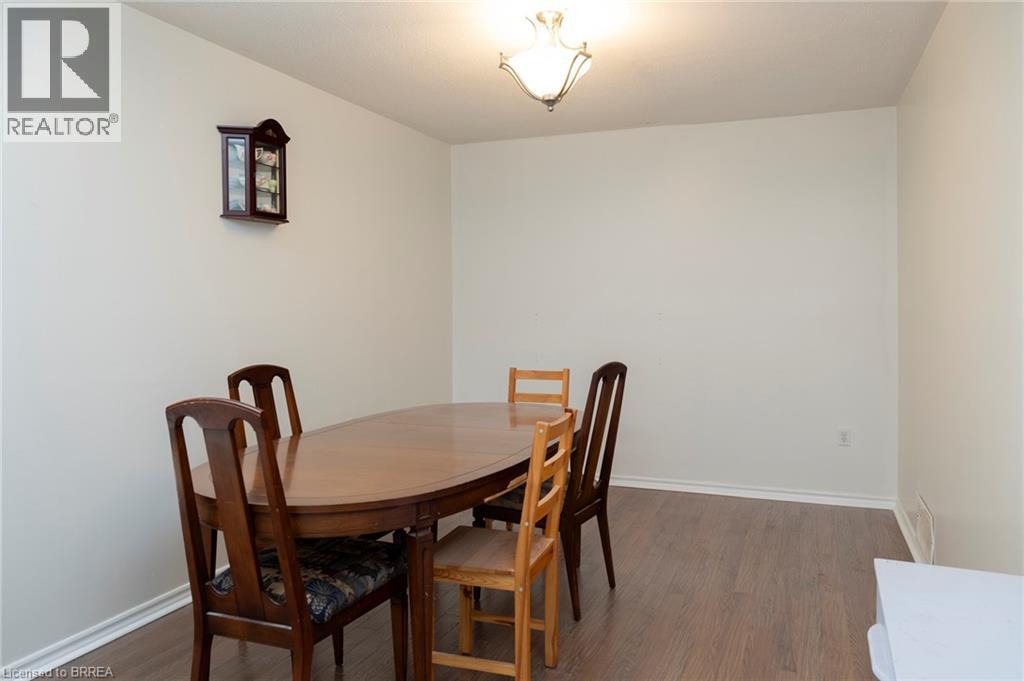 Photo 7 of 47 Walnut Street, Brantford ON