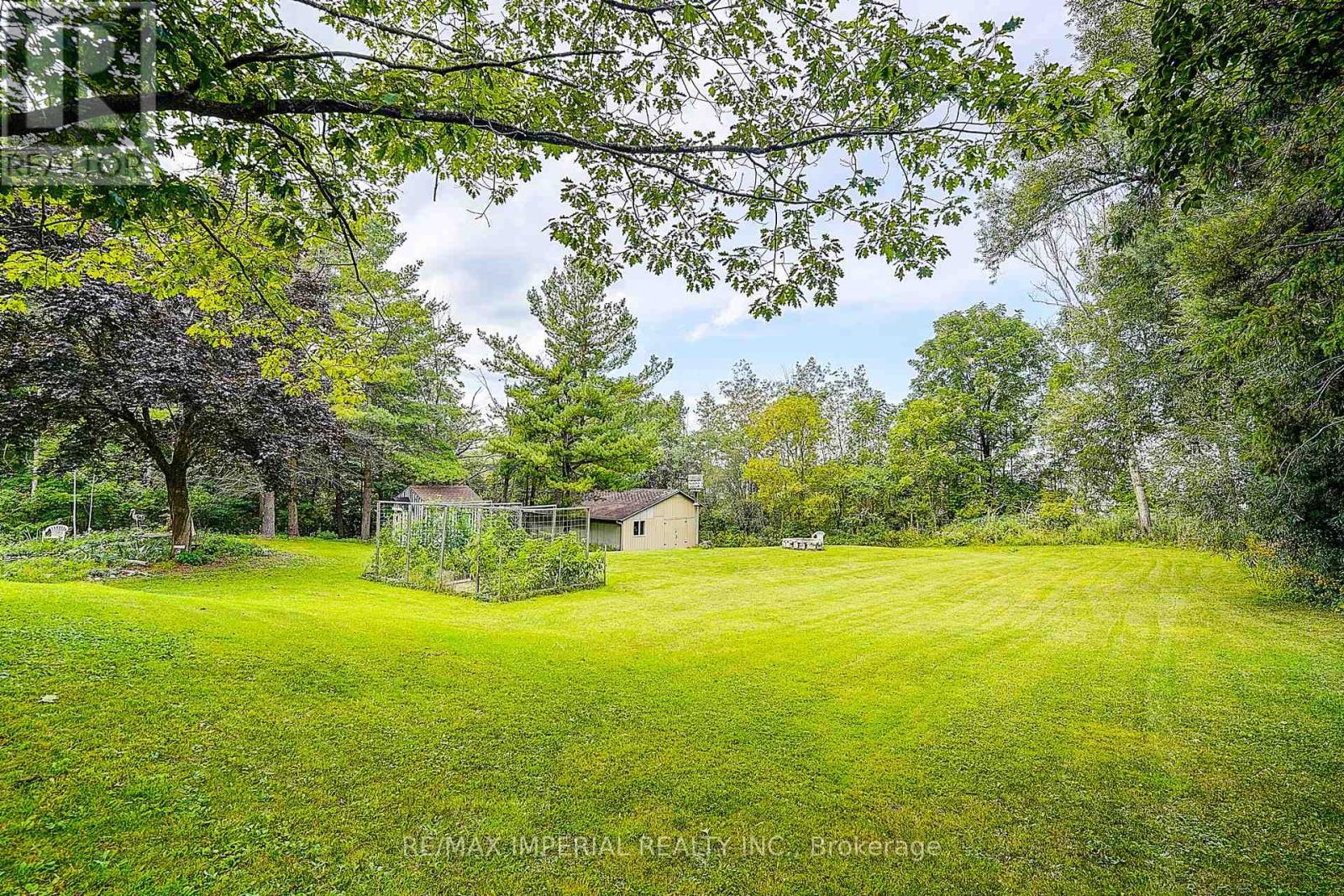 Photo 10 of 282 Ridge Road, Aurora ON