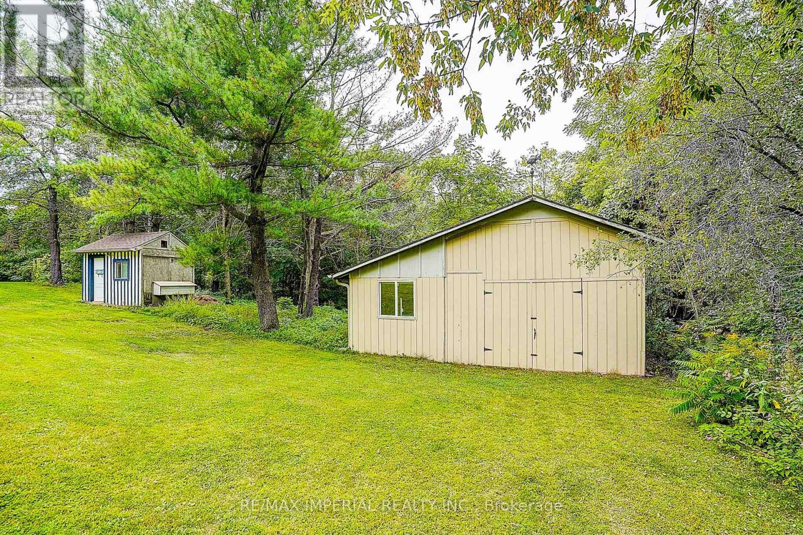Photo 12 of 282 Ridge Road, Aurora ON