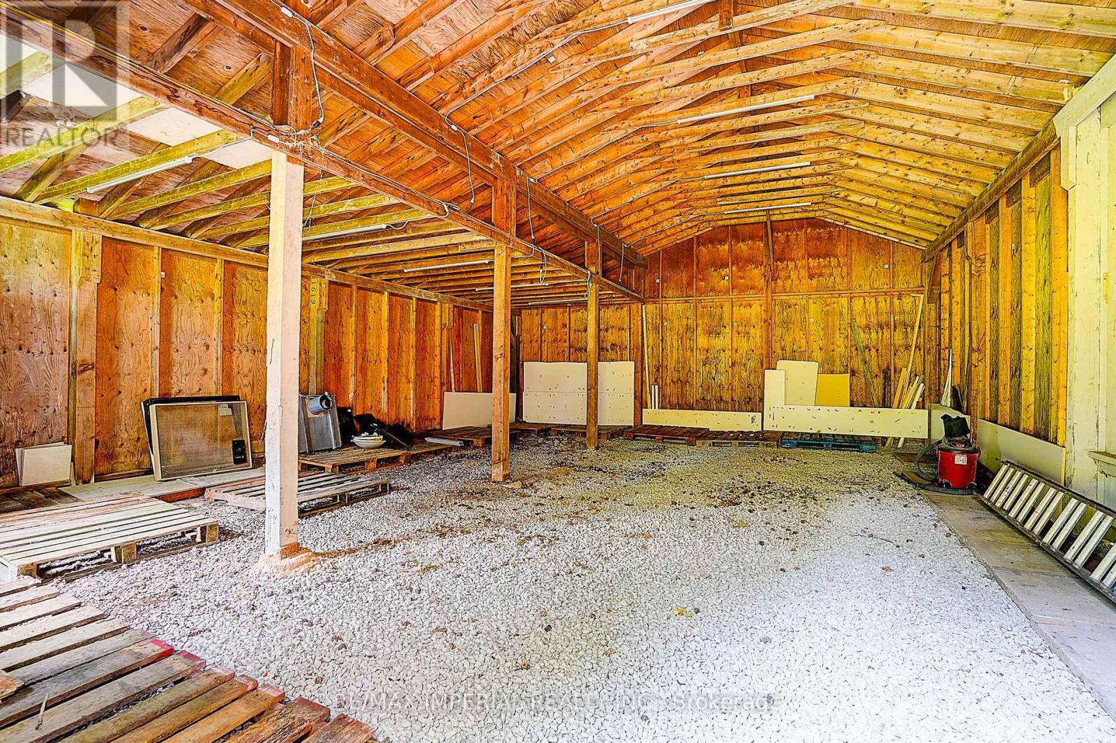 Photo 13 of 282 Ridge Road, Aurora ON