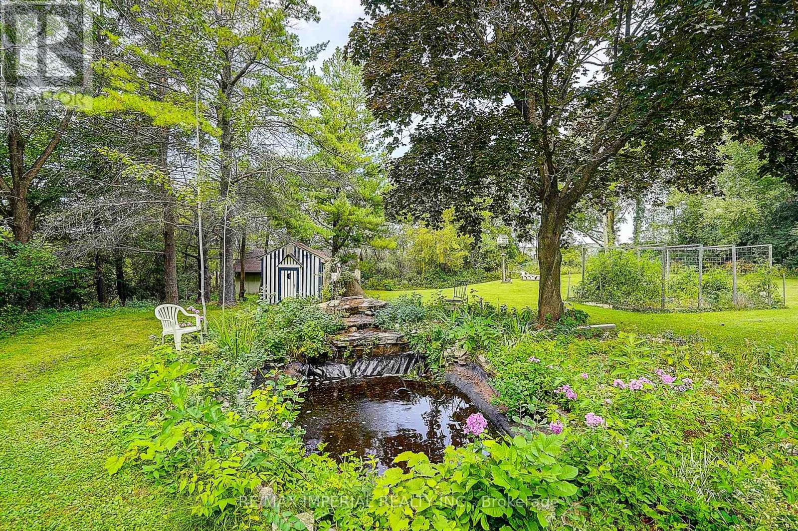Photo 15 of 282 Ridge Road, Aurora ON