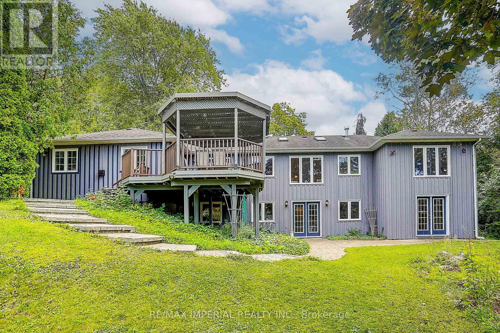 Photo 16 of 282 Ridge Road, Aurora ON