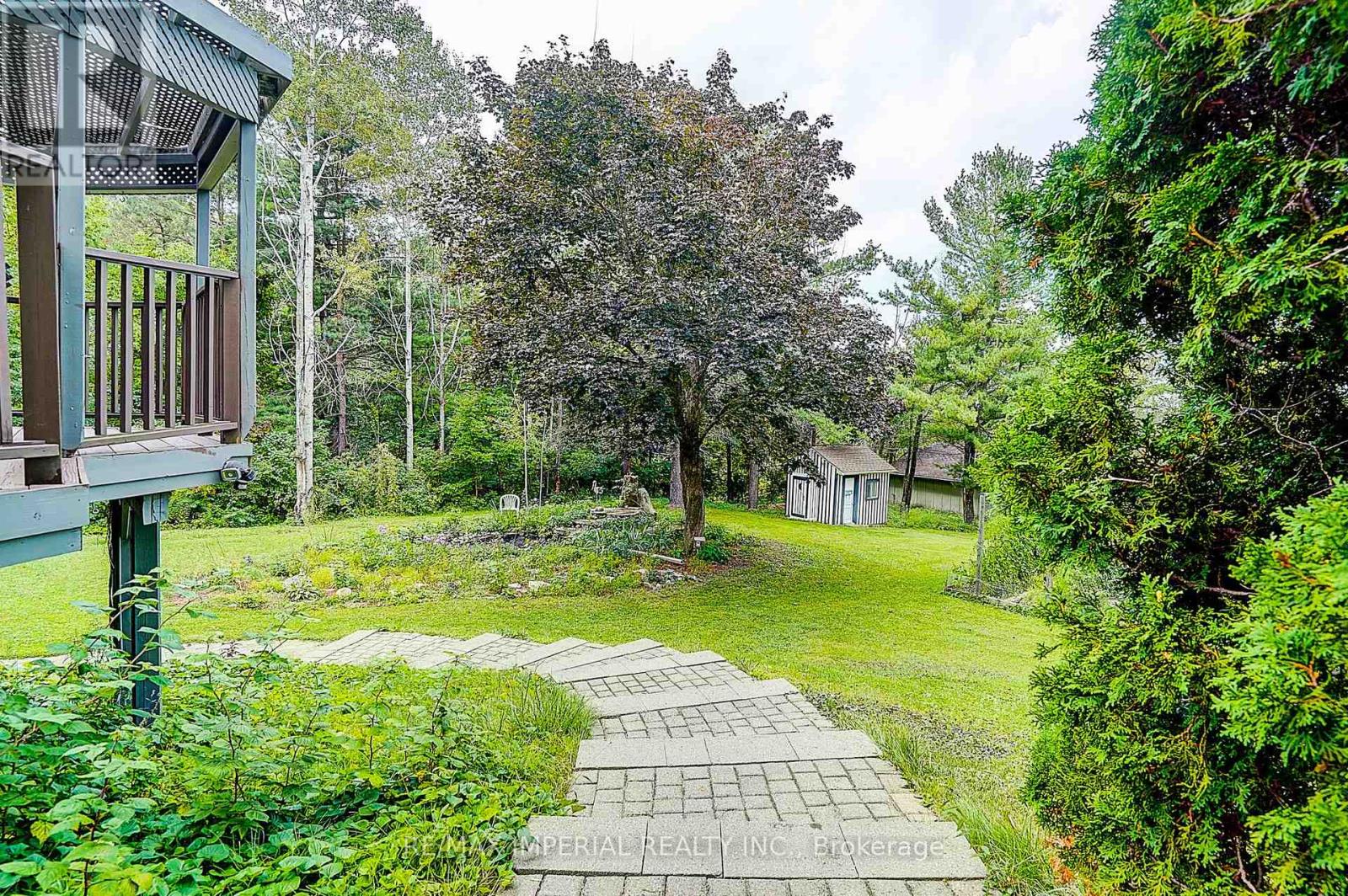 Photo 17 of 282 Ridge Road, Aurora ON
