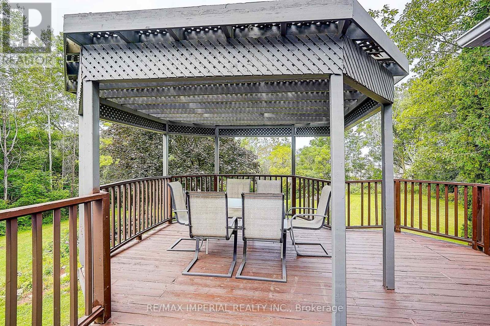 Photo 18 of 282 Ridge Road, Aurora ON