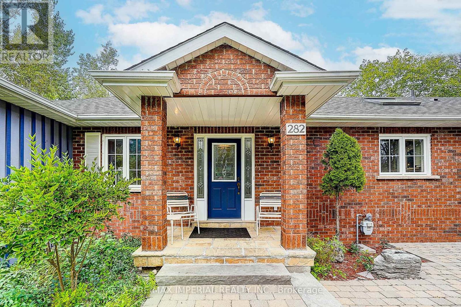 Photo 20 of 282 Ridge Road, Aurora ON