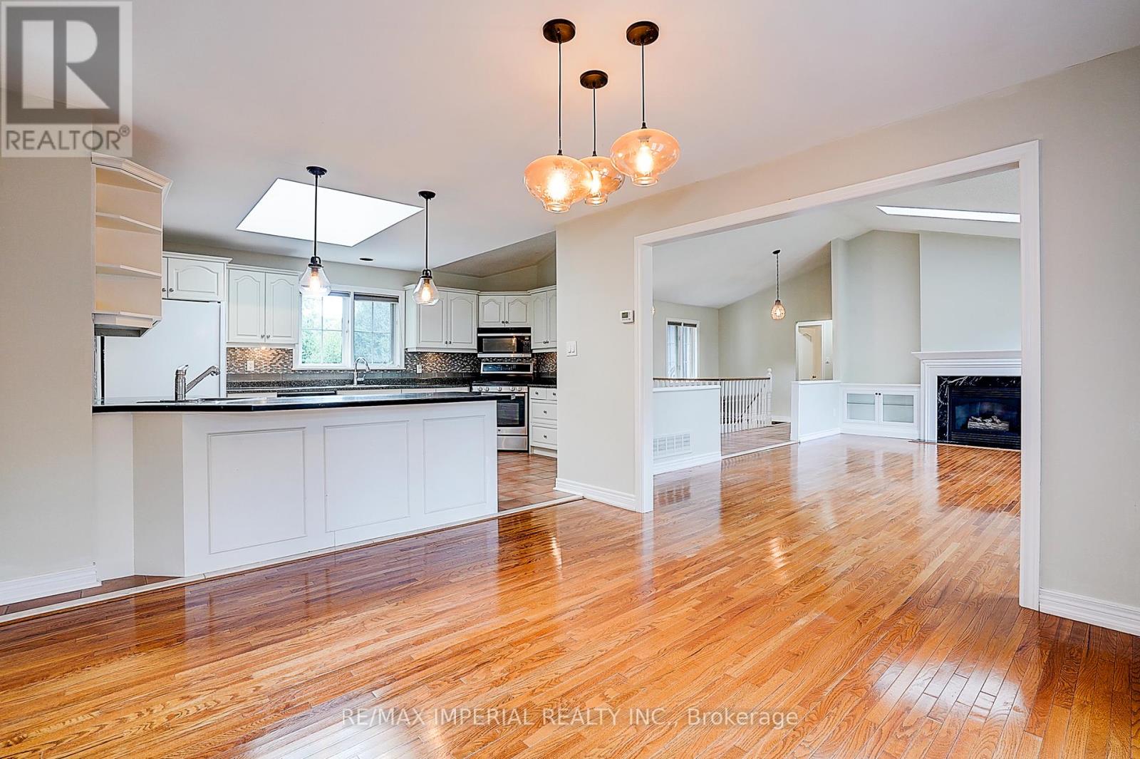 Photo 27 of 282 Ridge Road, Aurora ON