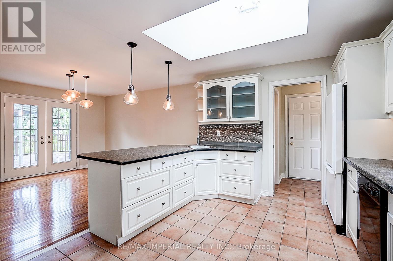 Photo 30 of 282 Ridge Road, Aurora ON