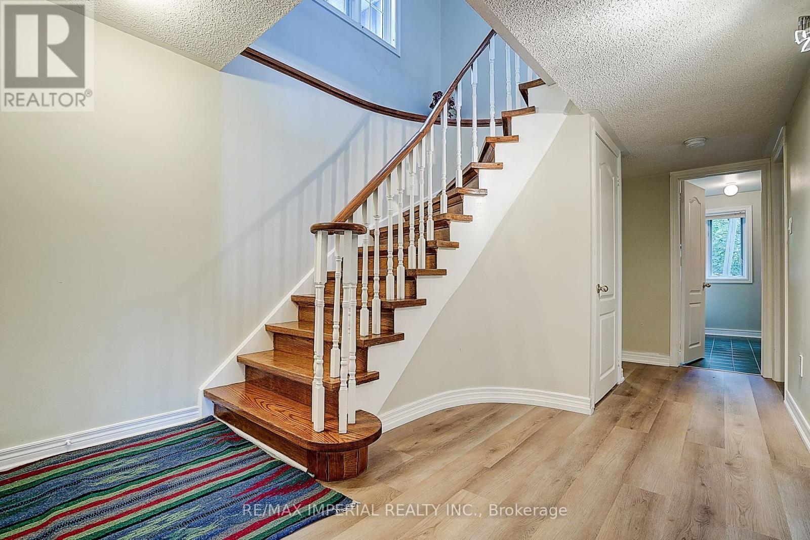 Photo 34 of 282 Ridge Road, Aurora ON