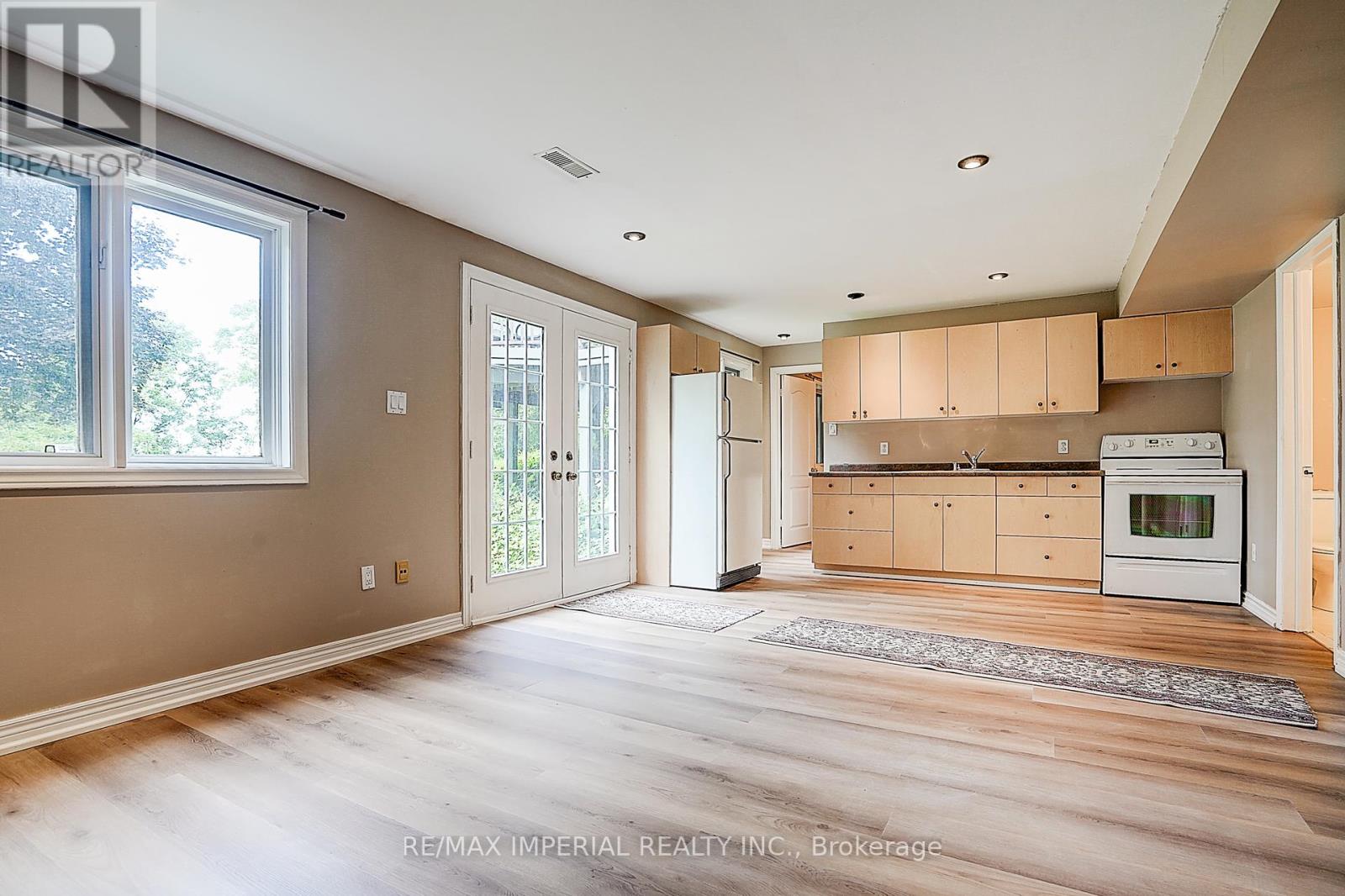 Photo 35 of 282 Ridge Road, Aurora ON