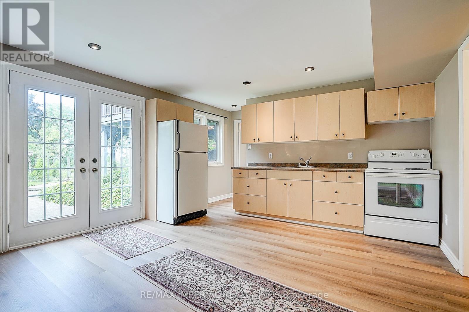 Photo 37 of 282 Ridge Road, Aurora ON