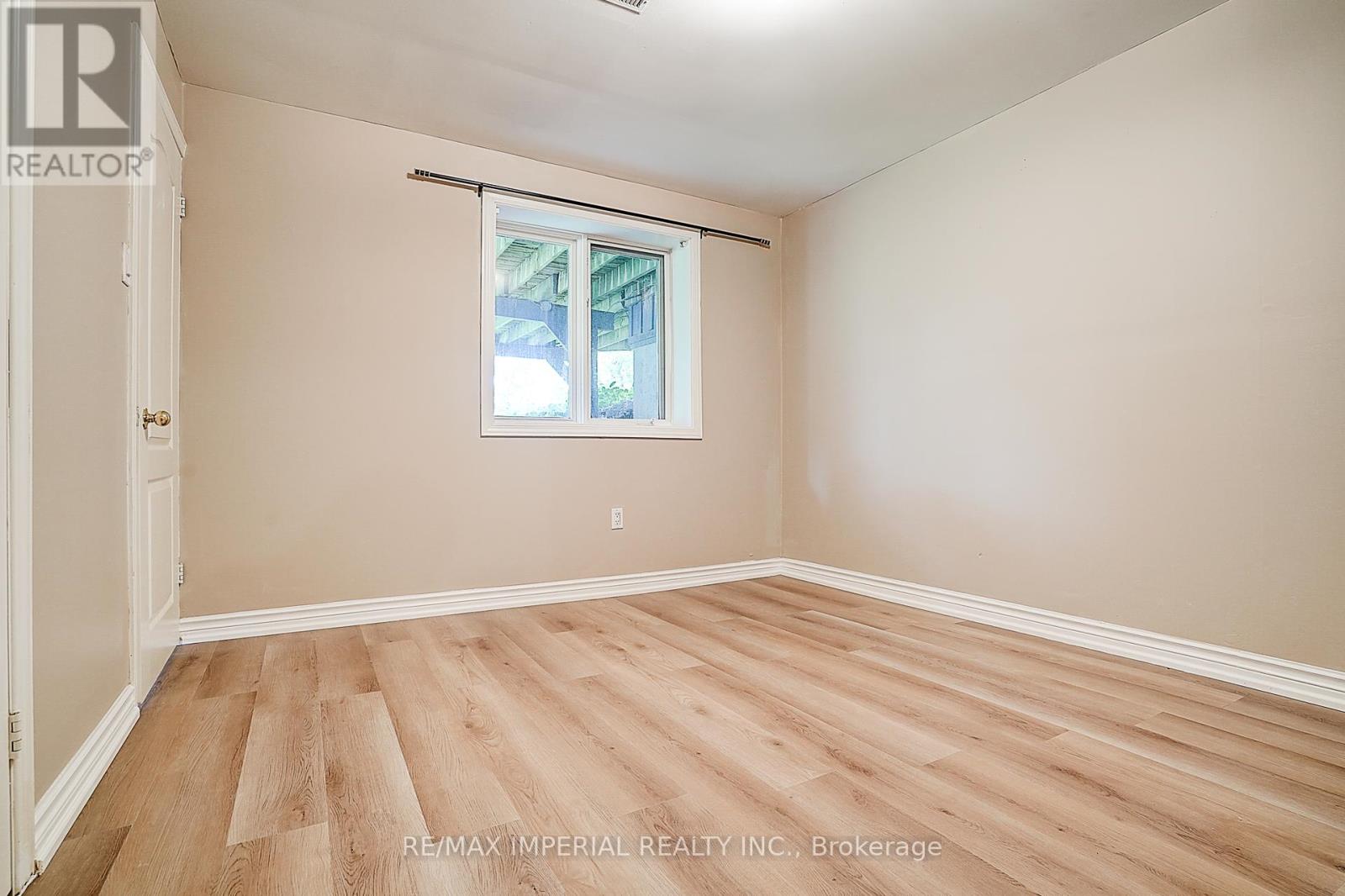 Photo 38 of 282 Ridge Road, Aurora ON