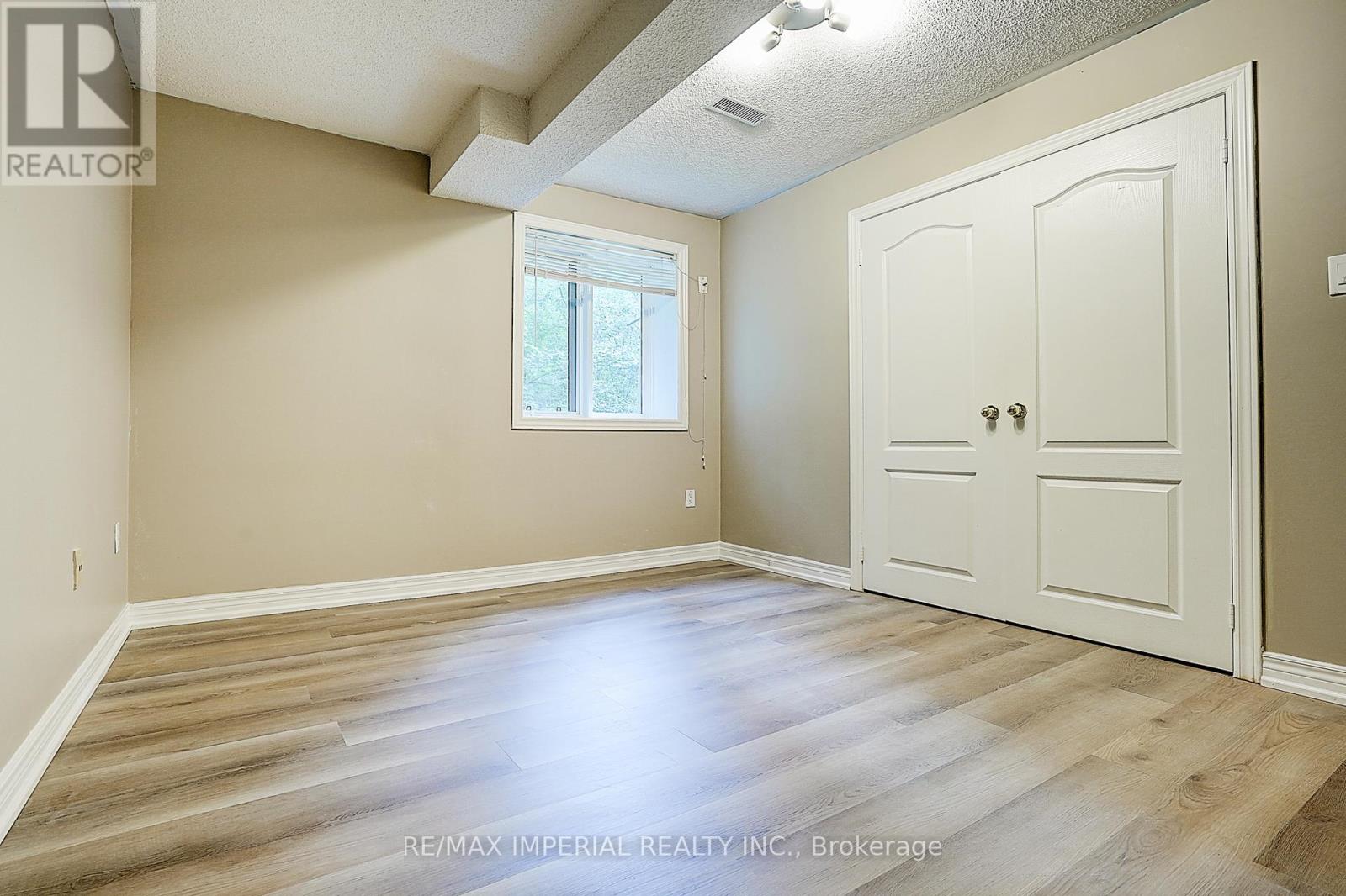 Photo 40 of 282 Ridge Road, Aurora ON