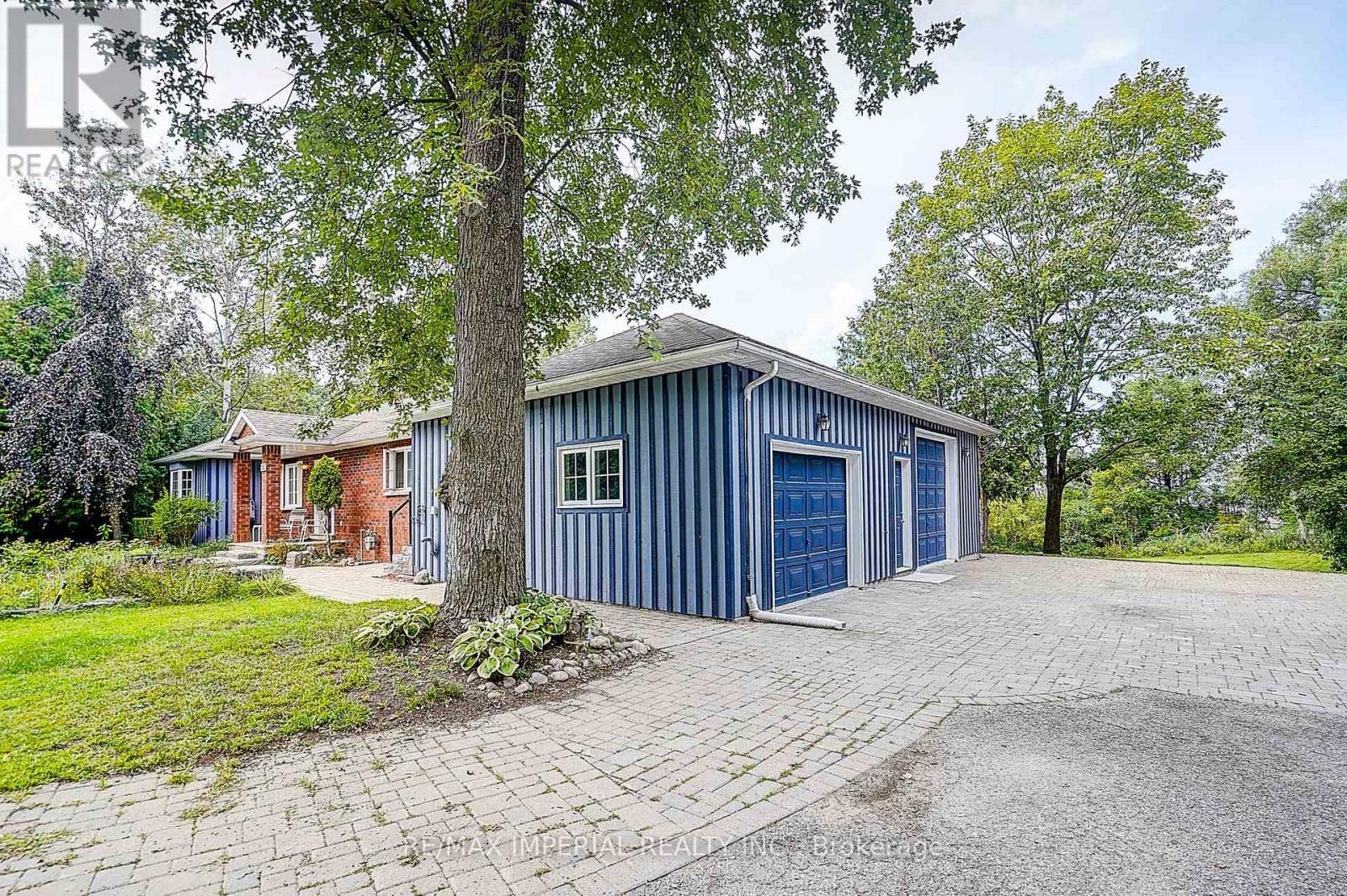 Photo 7 of 282 Ridge Road, Aurora ON