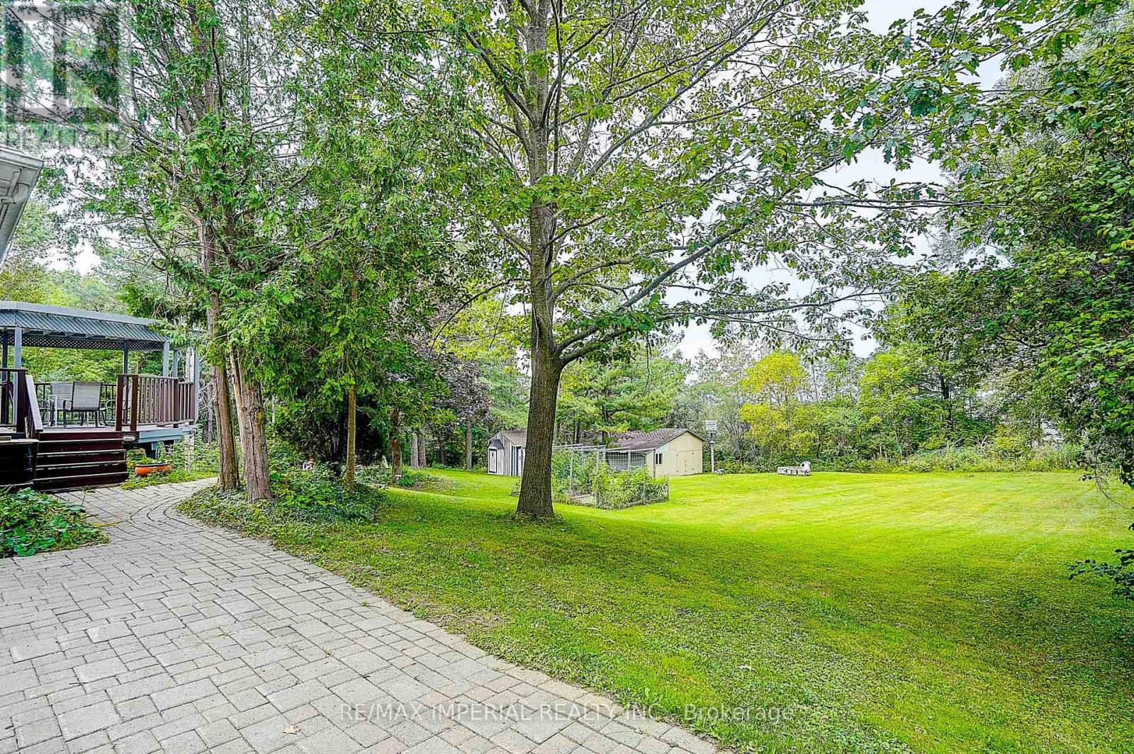 Photo 9 of 282 Ridge Road, Aurora ON