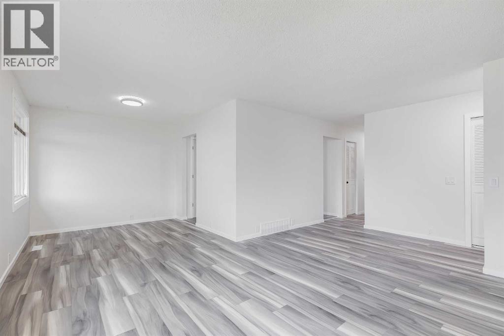 Photo 10 of 1432 43 Street Ne, Calgary AB