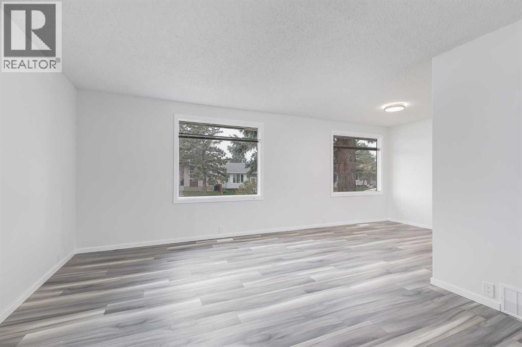 Photo 7 of 1432 43 Street Ne, Calgary AB