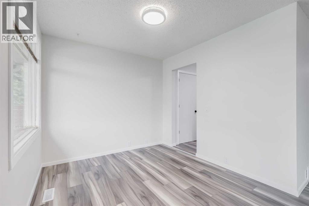 Photo 9 of 1432 43 Street Ne, Calgary AB