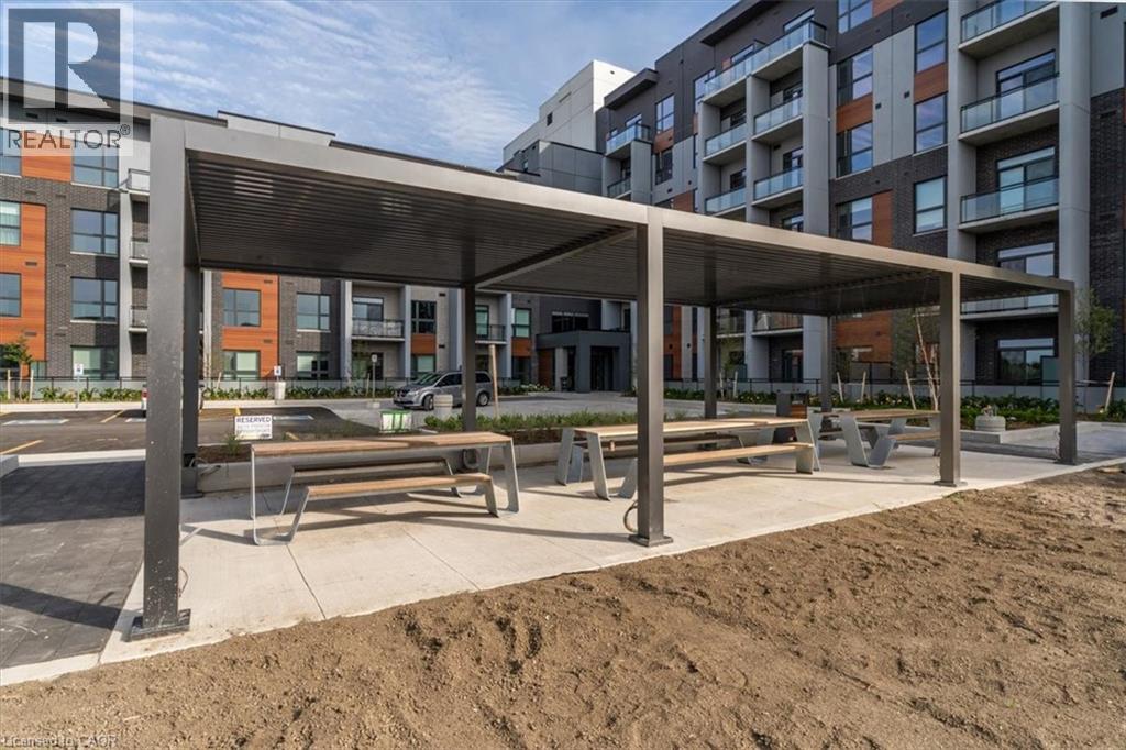 Photo 2 of 95 Dundas Street W Unit 404, Oakville ON