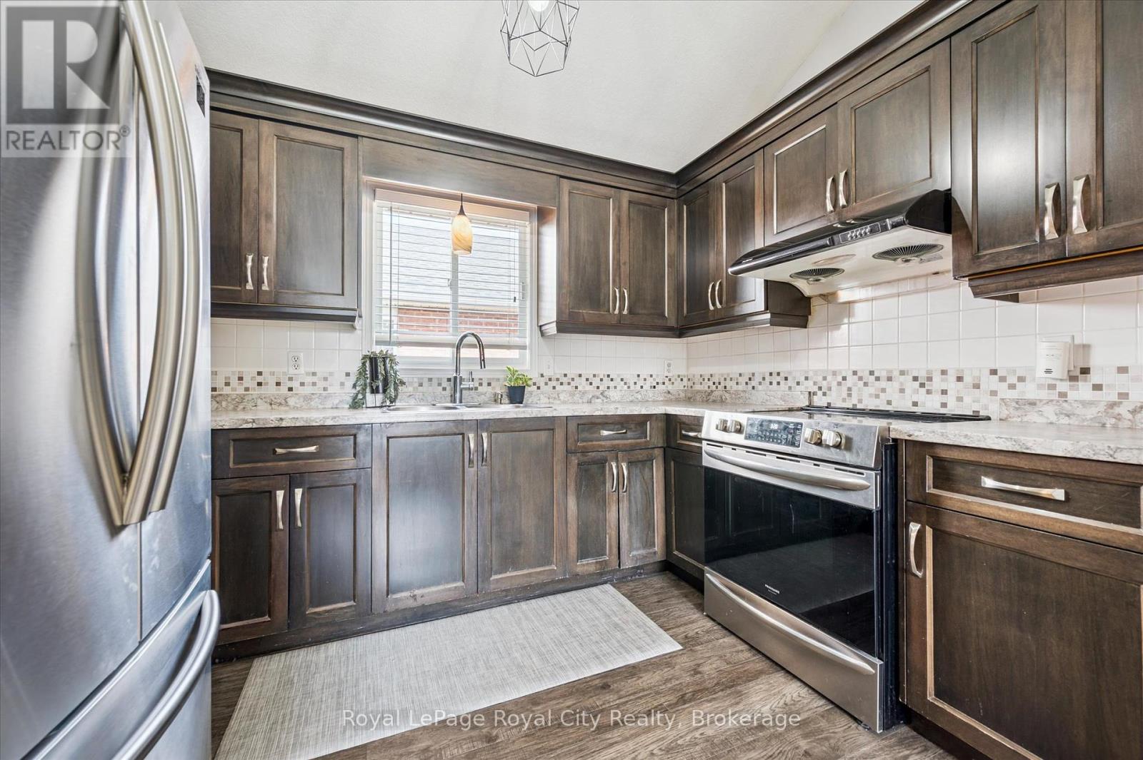 Photo 16 of 255 Deerpath Drive, Guelph ON