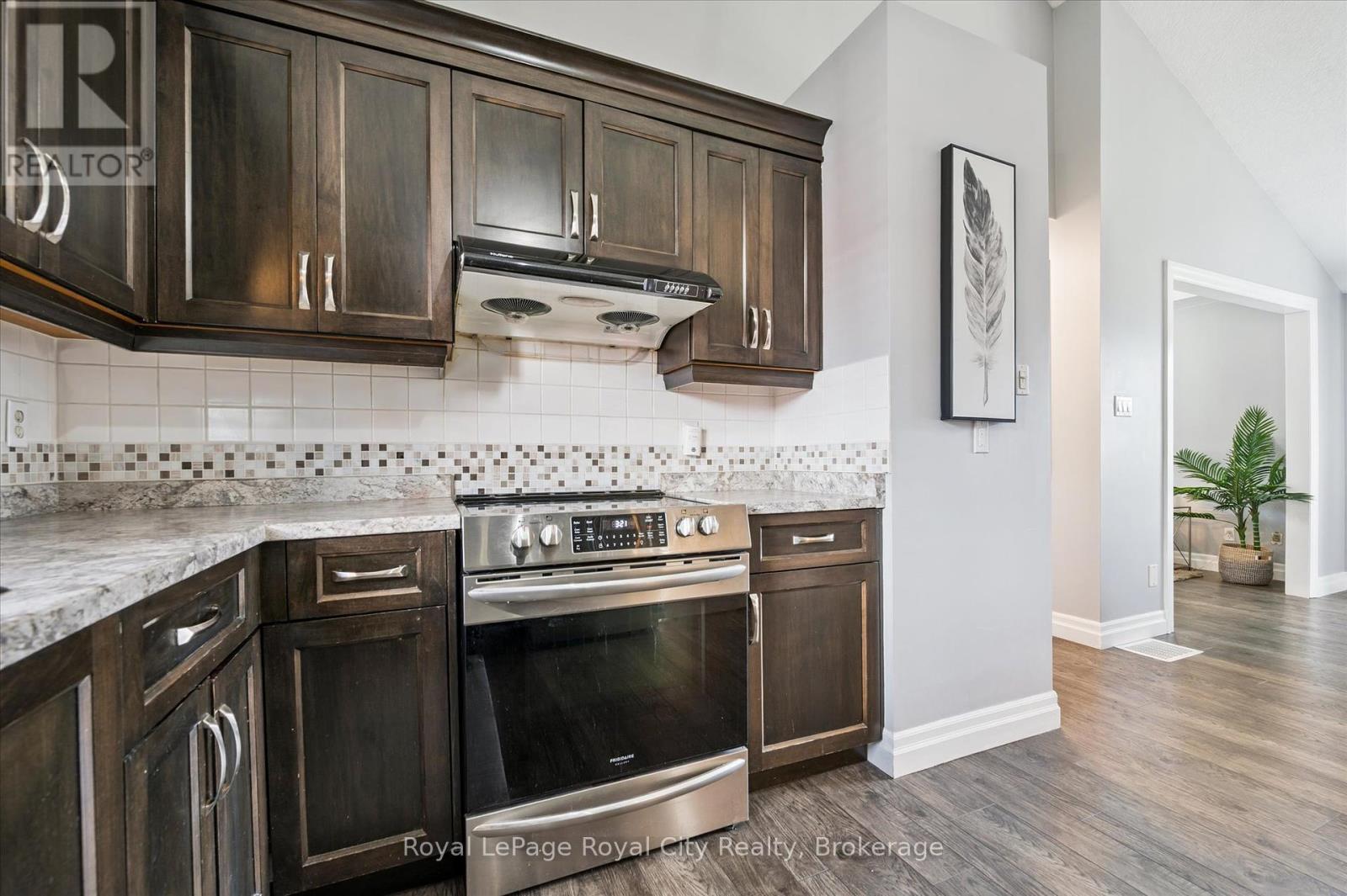 Photo 18 of 255 Deerpath Drive, Guelph ON