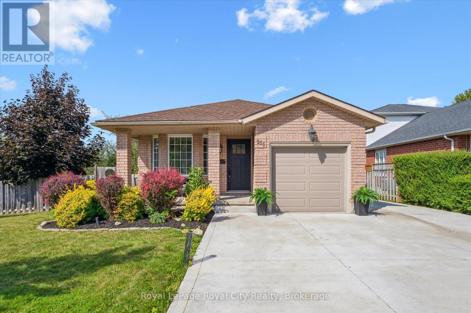 Photo 2 of 255 Deerpath Drive, Guelph ON
