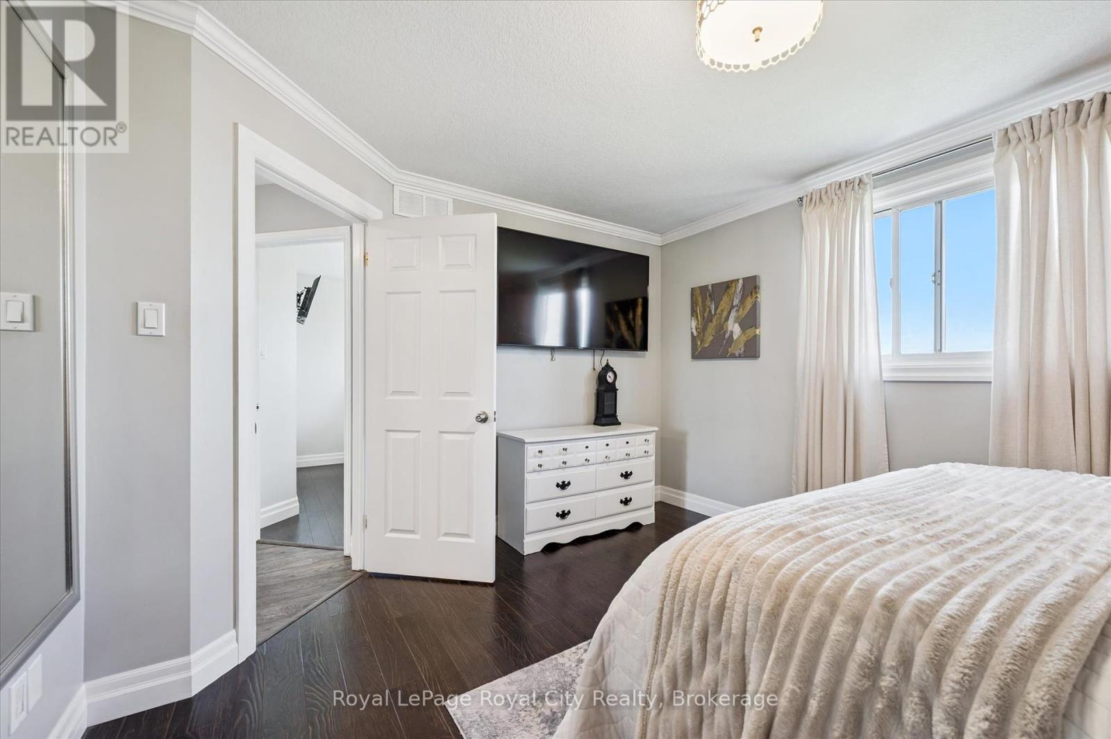 Photo 24 of 255 Deerpath Drive, Guelph ON