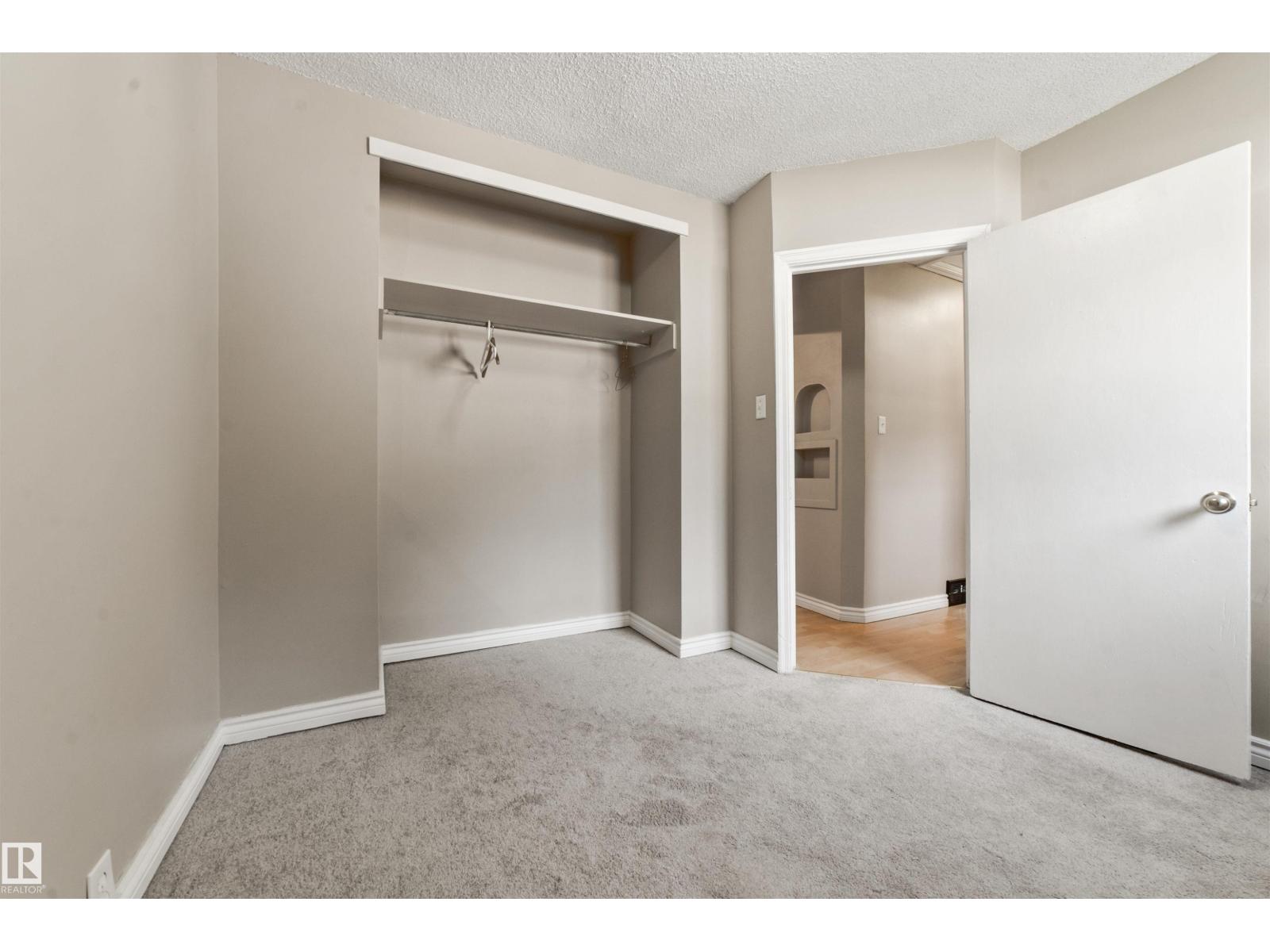 Photo 13 of 11819 45 St Nw, Edmonton AB