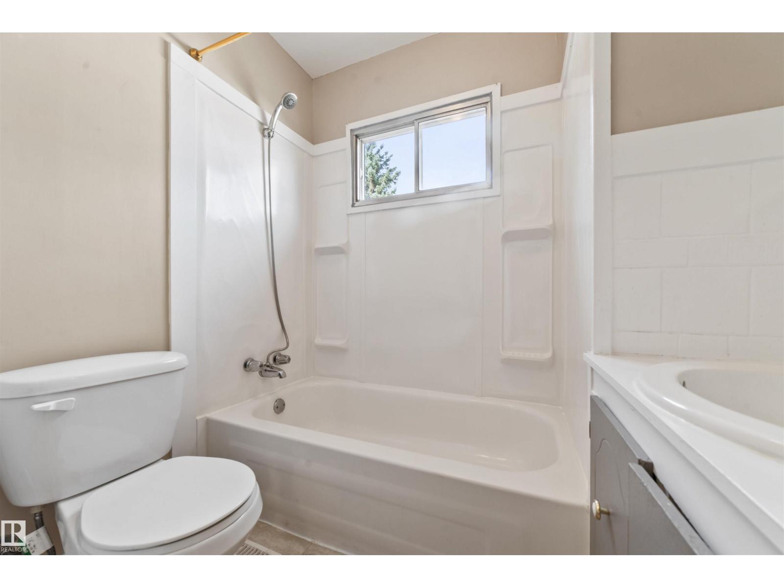 Photo 15 of 11819 45 St Nw, Edmonton AB