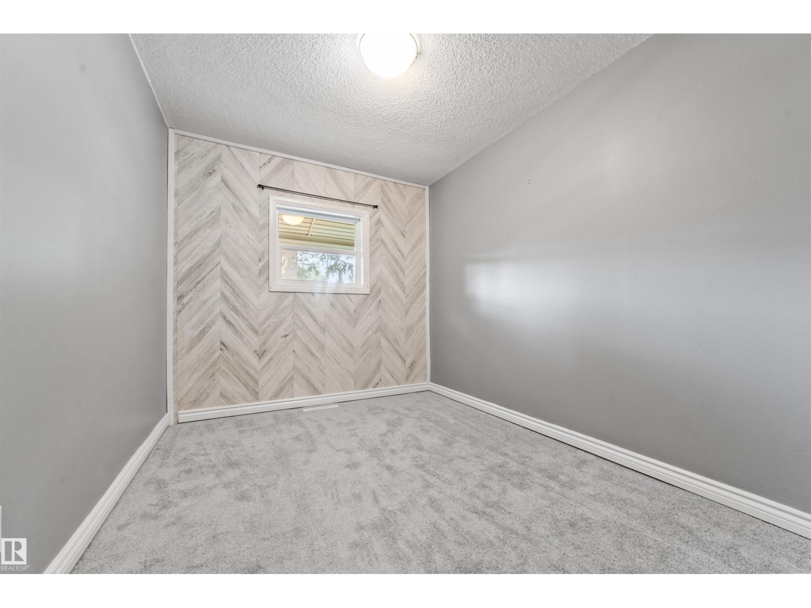 Photo 17 of 11819 45 St Nw, Edmonton AB