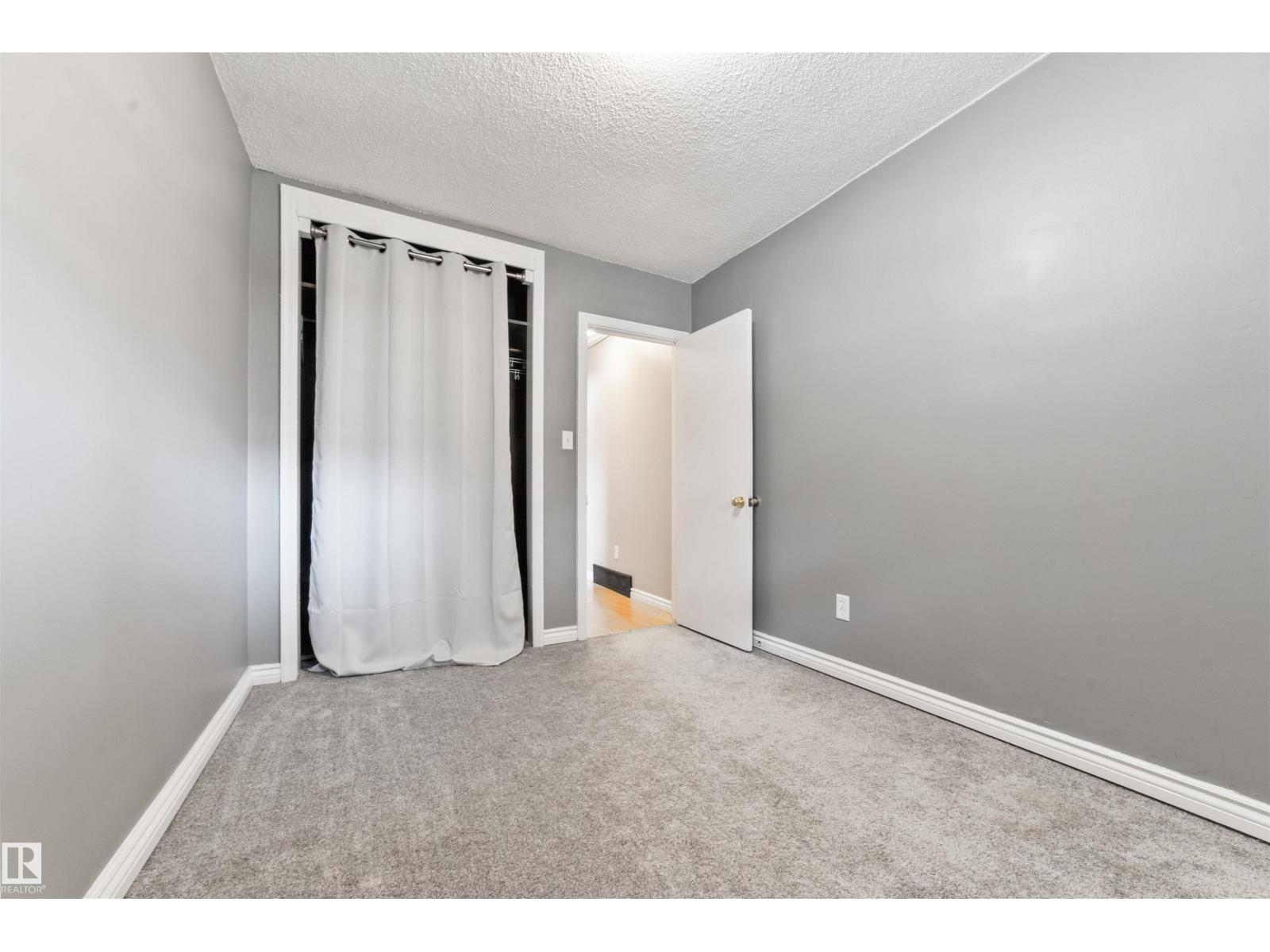 Photo 18 of 11819 45 St Nw, Edmonton AB