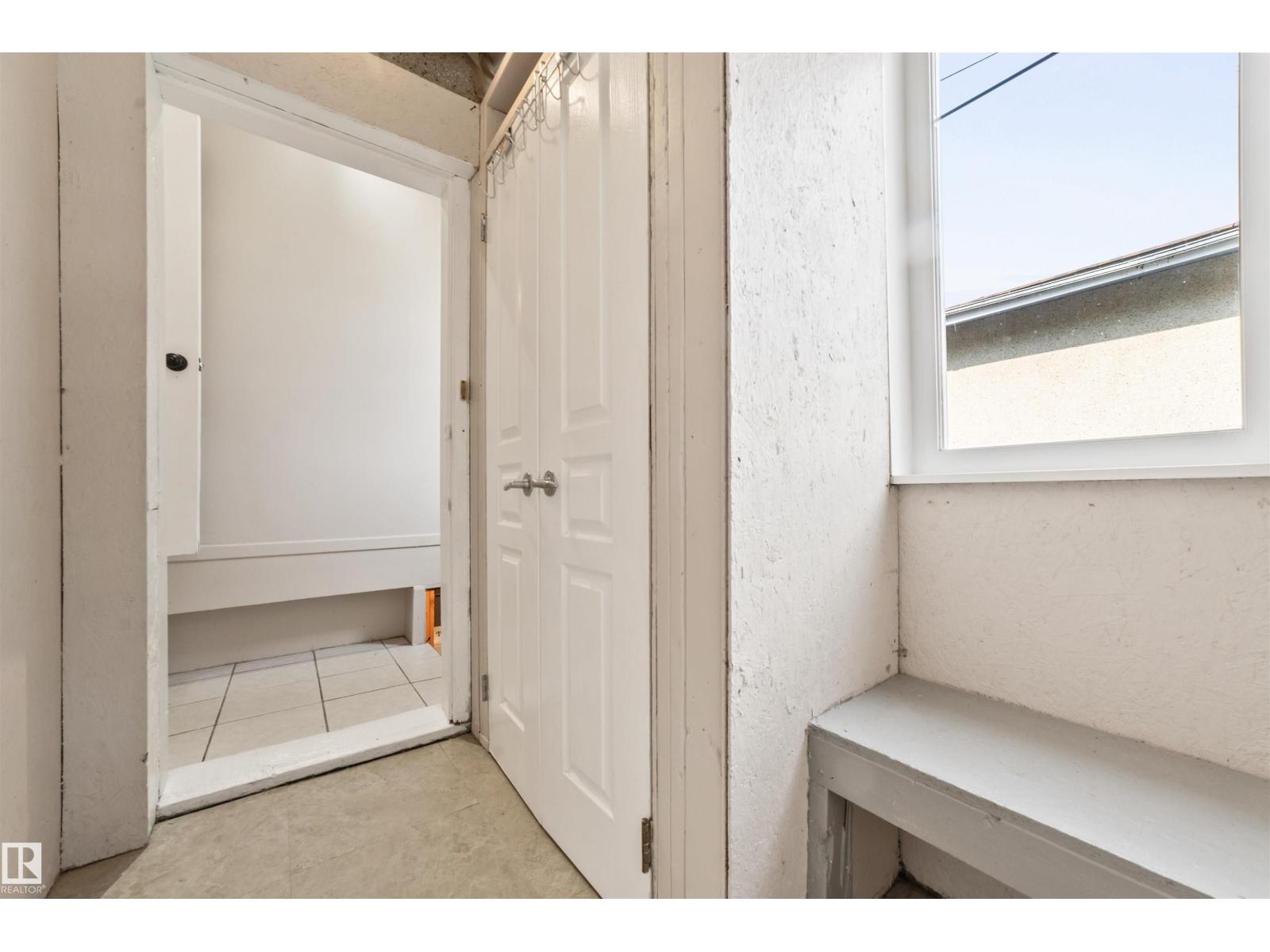 Photo 21 of 11819 45 St Nw, Edmonton AB