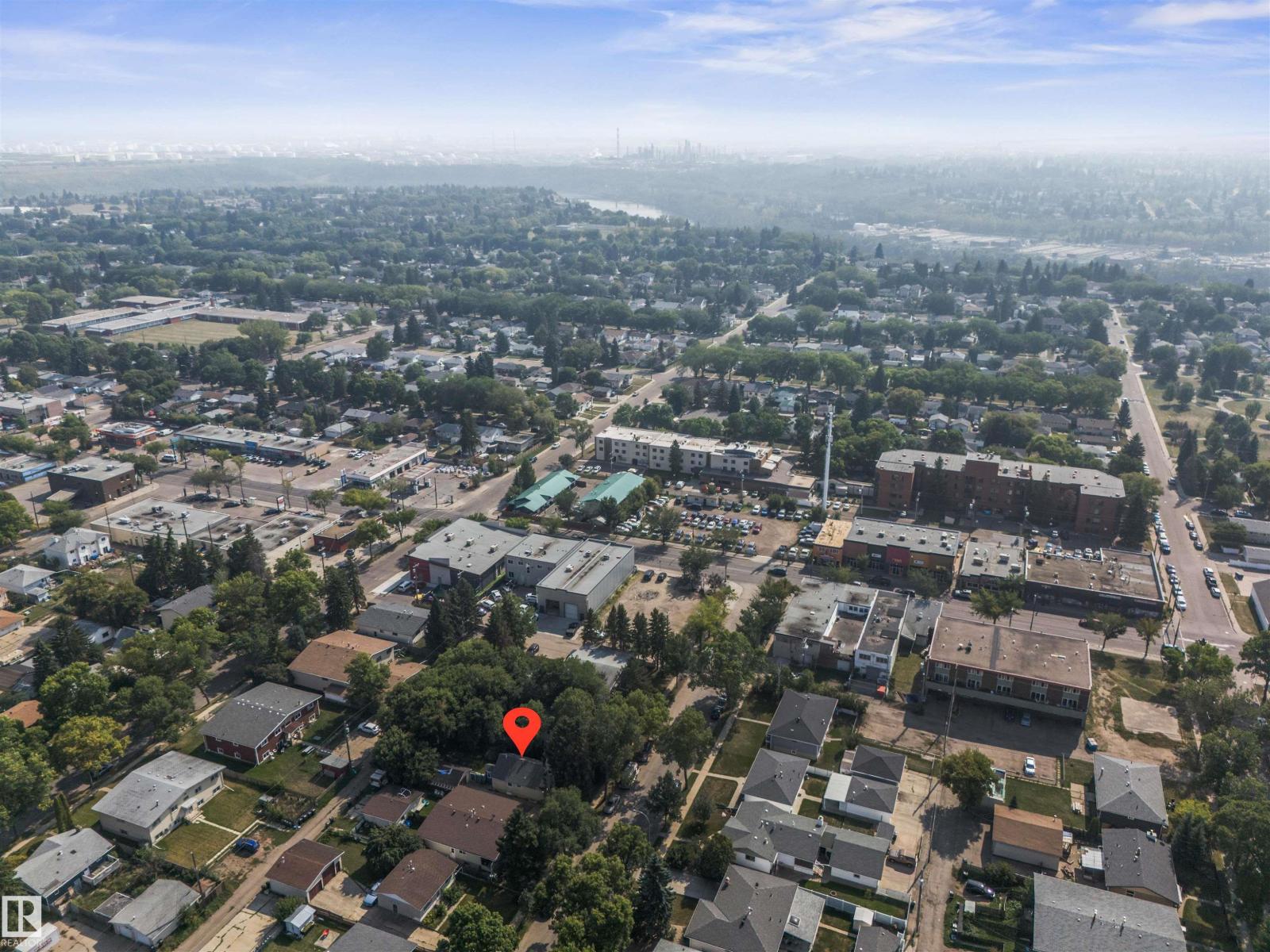 Photo 3 of 11819 45 St Nw, Edmonton AB