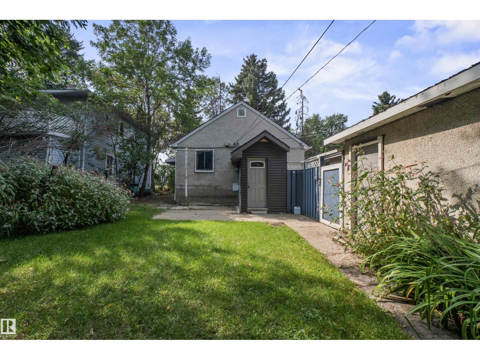 Photo 31 of 11819 45 St Nw, Edmonton AB