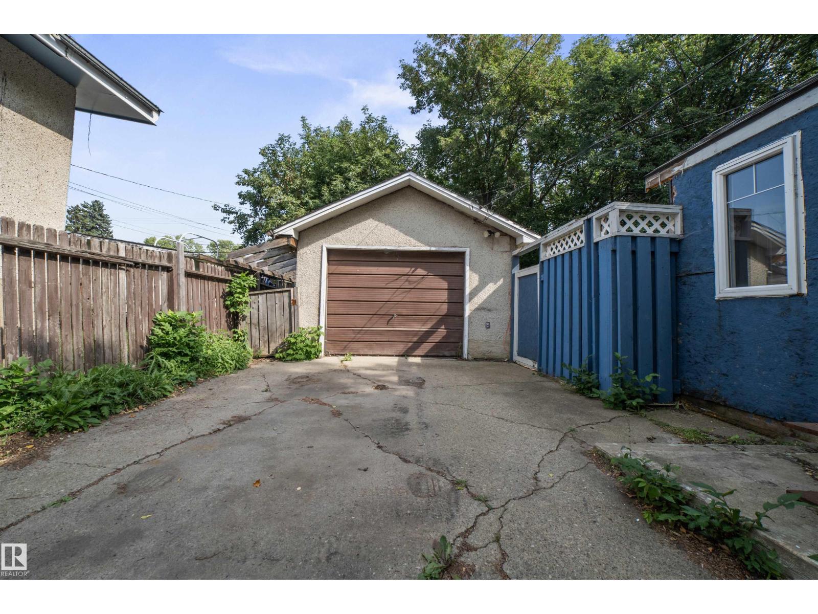 Photo 36 of 11819 45 St Nw, Edmonton AB