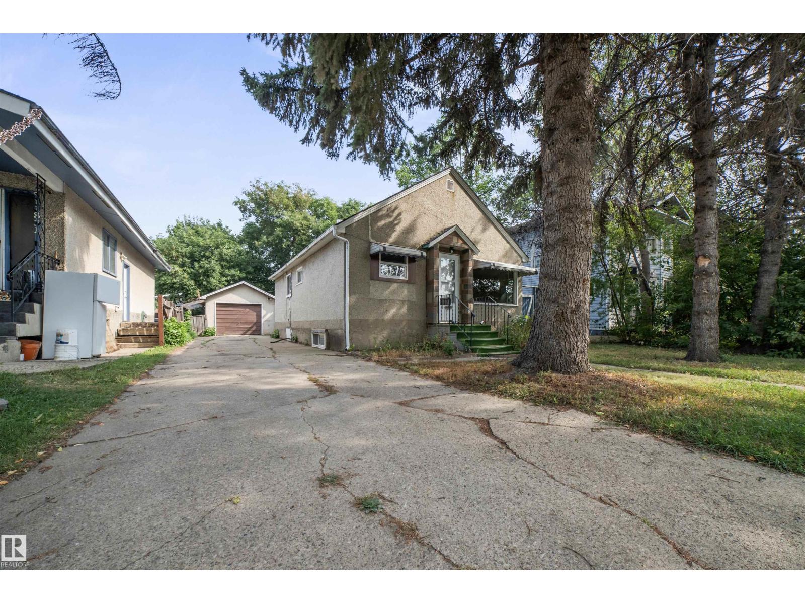 Photo 37 of 11819 45 St Nw, Edmonton AB