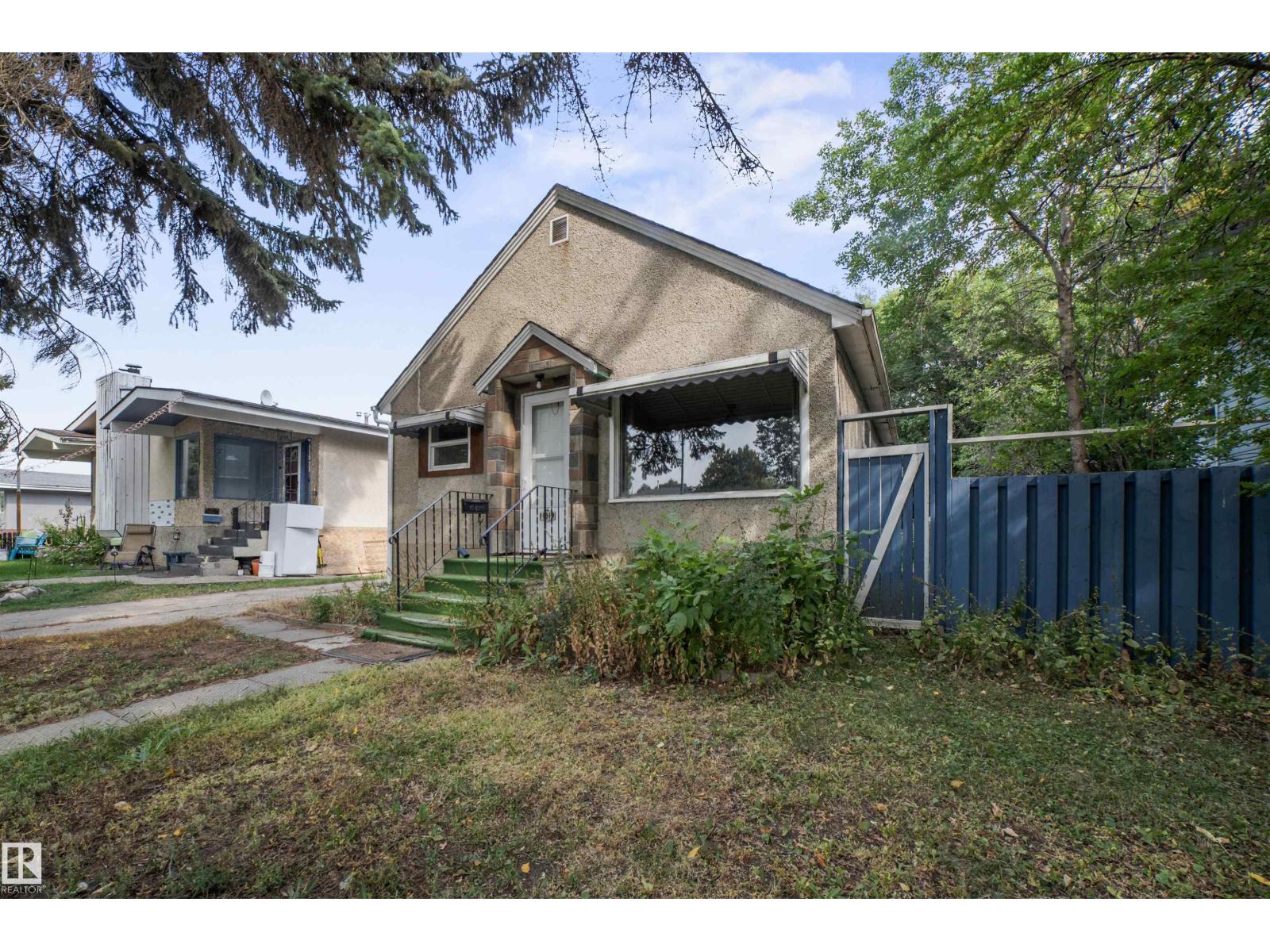 Photo 4 of 11819 45 St Nw, Edmonton AB