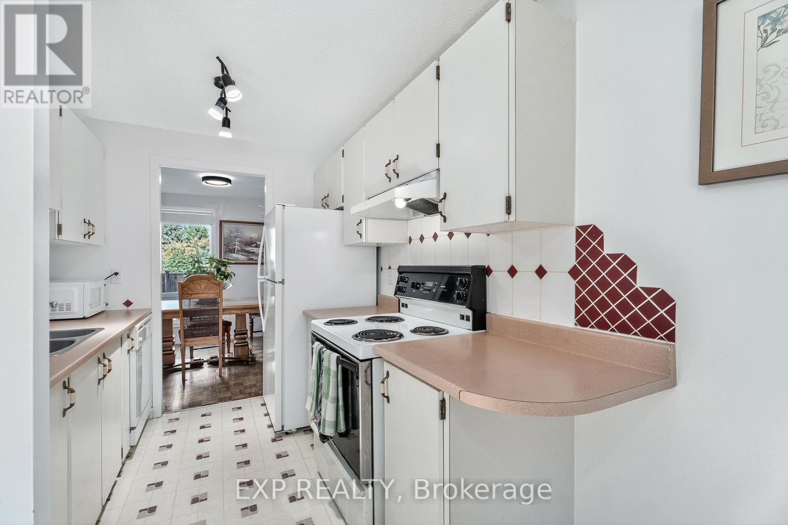 Photo 11 of 81 8 Sherway Drive, Ottawa ON