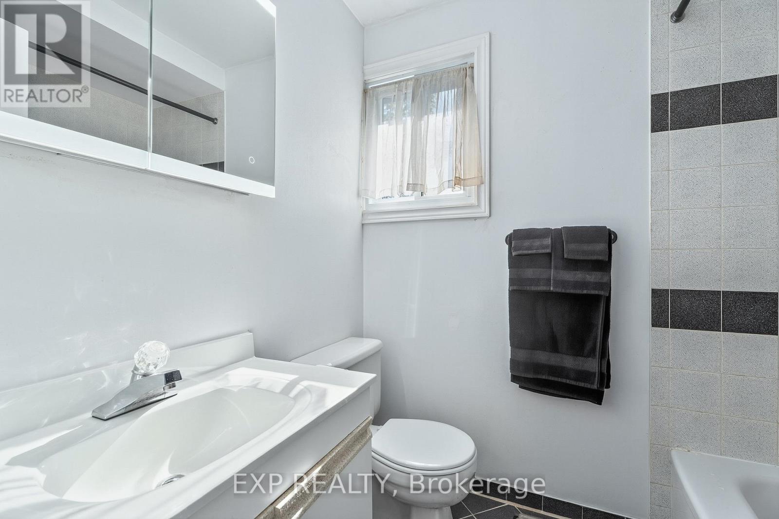 Photo 24 of 81 8 Sherway Drive, Ottawa ON