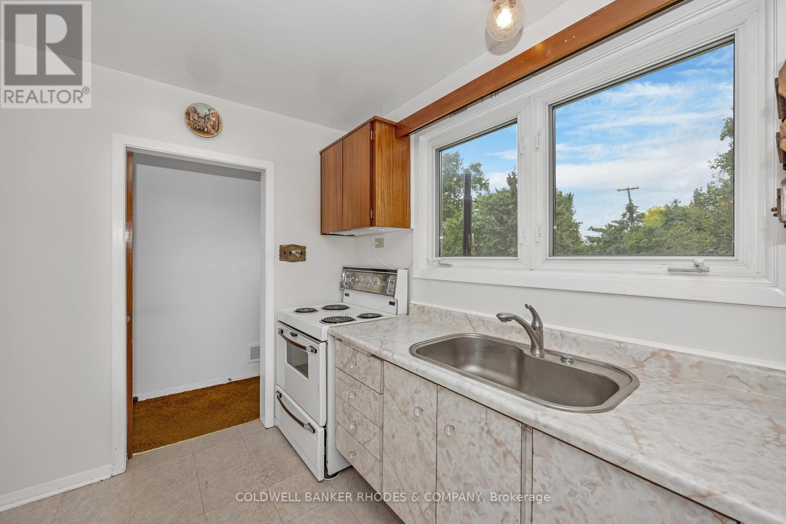 Photo 15 of 2687 Basswood Crescent, Ottawa ON