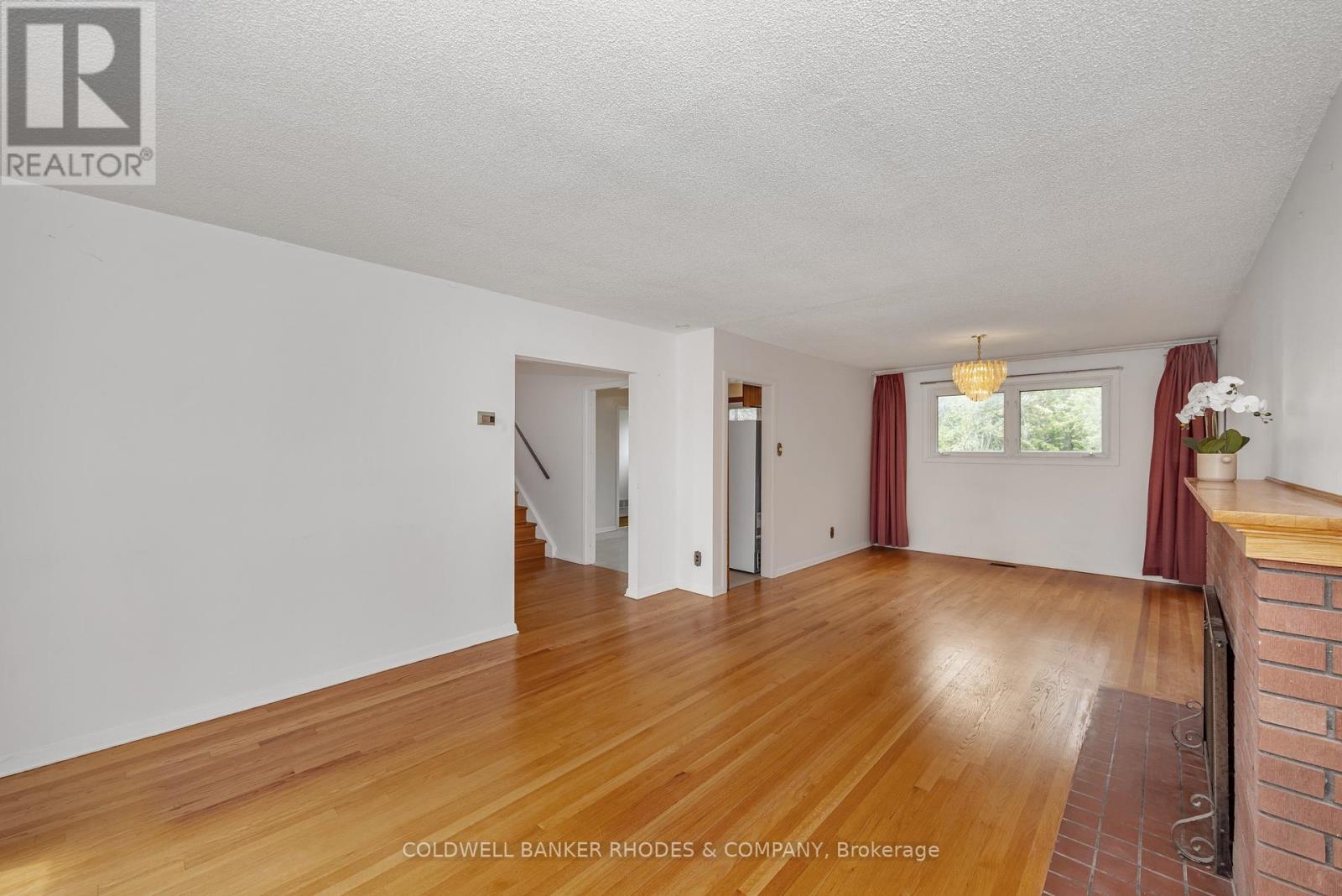 Photo 9 of 2687 Basswood Crescent, Ottawa ON