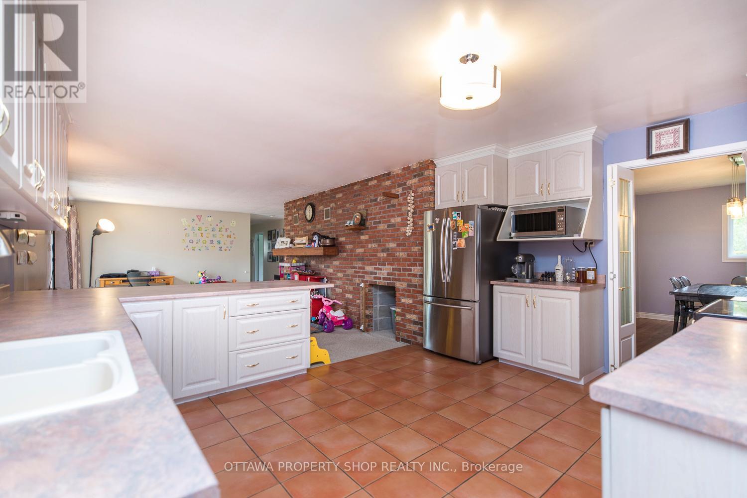 Photo 10 of 2428 Greys Creek Road, Ottawa ON