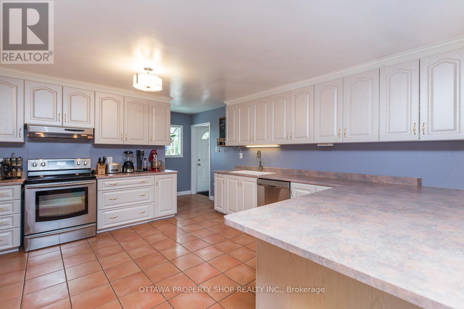 Photo 9 of 2428 Greys Creek Road, Ottawa ON