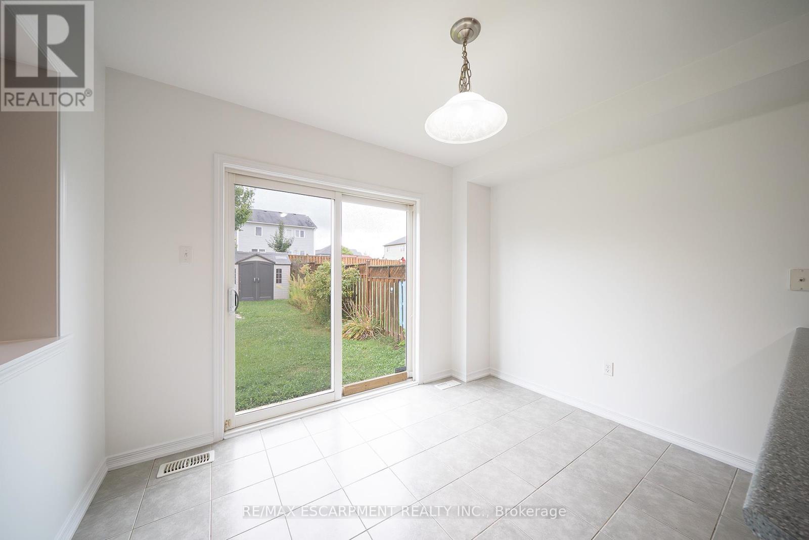 Photo 13 of 46 Warner Lane, Brantford ON