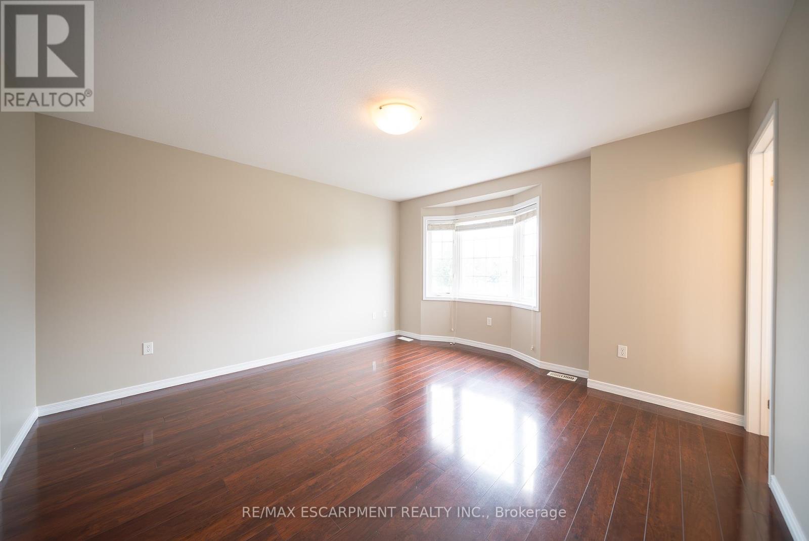 Photo 15 of 46 Warner Lane, Brantford ON