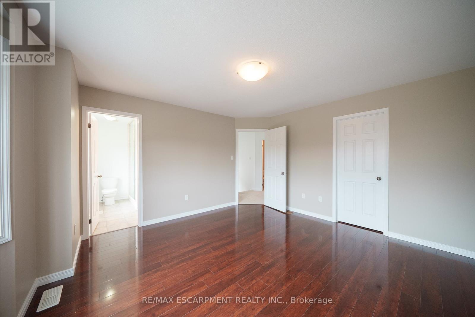 Photo 16 of 46 Warner Lane, Brantford ON