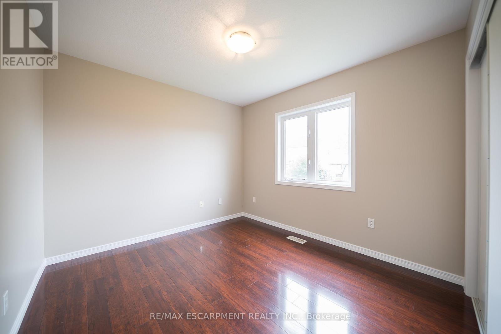 Photo 20 of 46 Warner Lane, Brantford ON