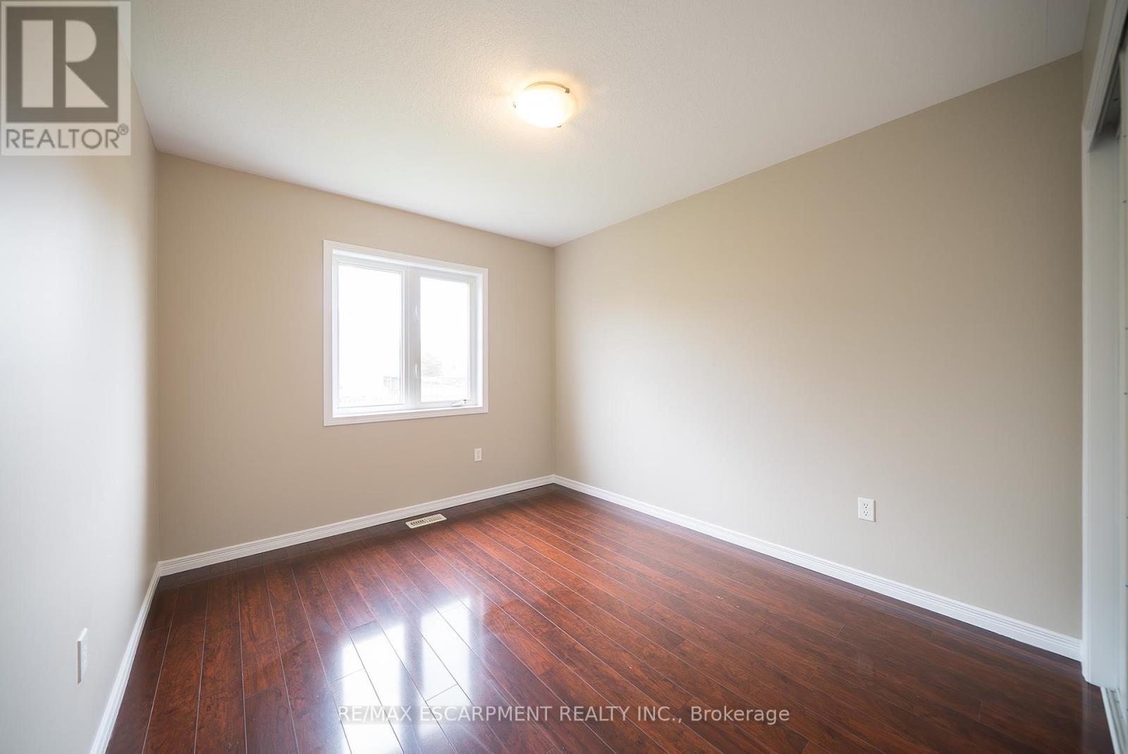 Photo 22 of 46 Warner Lane, Brantford ON